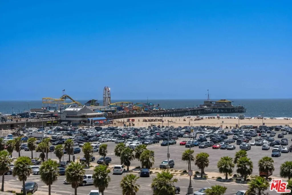 222 7th Street 301, Santa Monica, California, United States. - Photo 28
