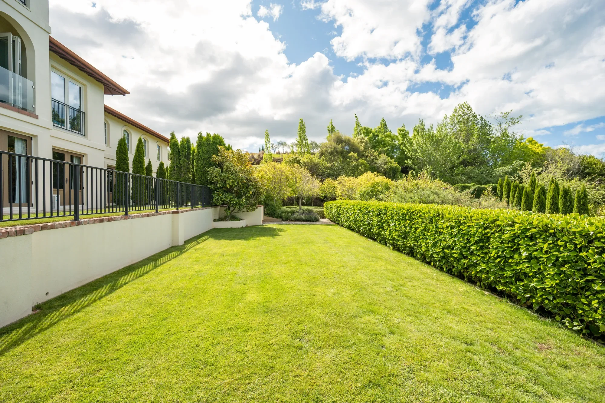 Exterior photo 8