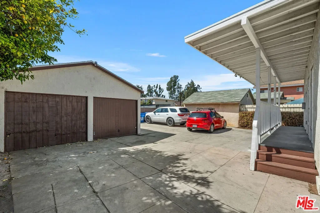 2810 E 6th Street, Los Angeles, California, United States. - Photo 2
