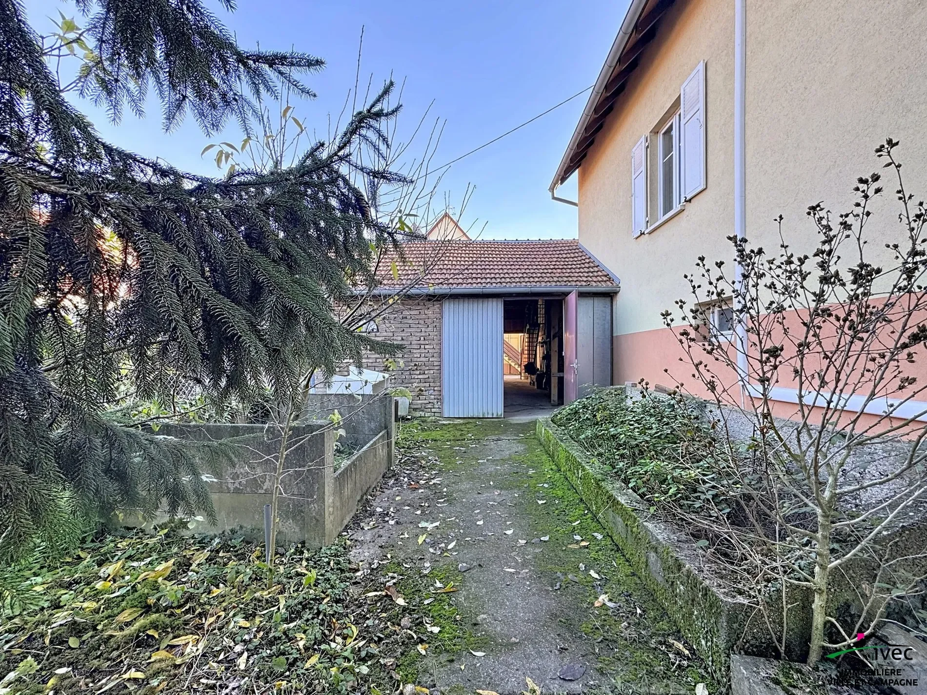 Exterior photo 11