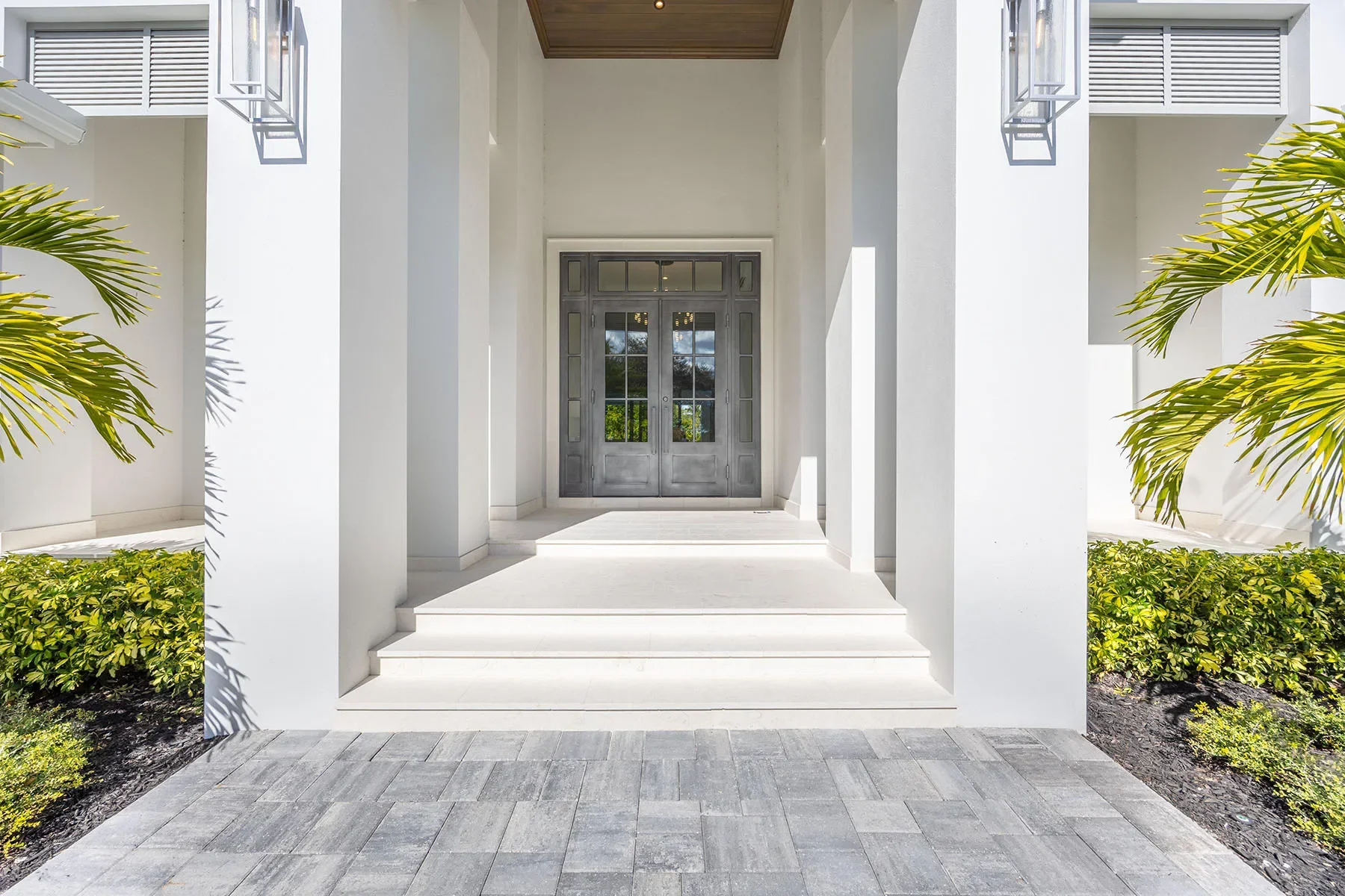 Exterior photo 5