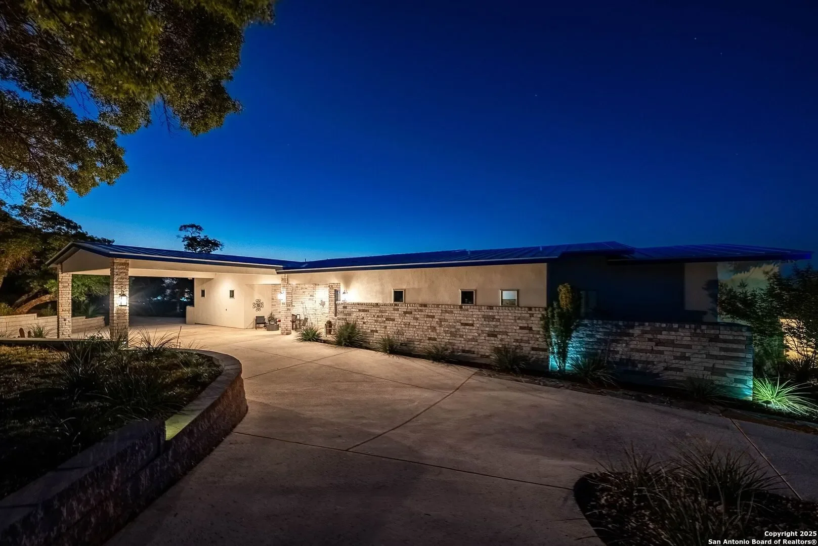Exterior photo 9