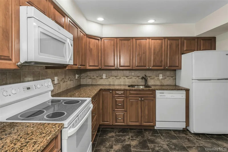 93 Palo Alto Drive, Plainview, New York, United States. - Photo 17