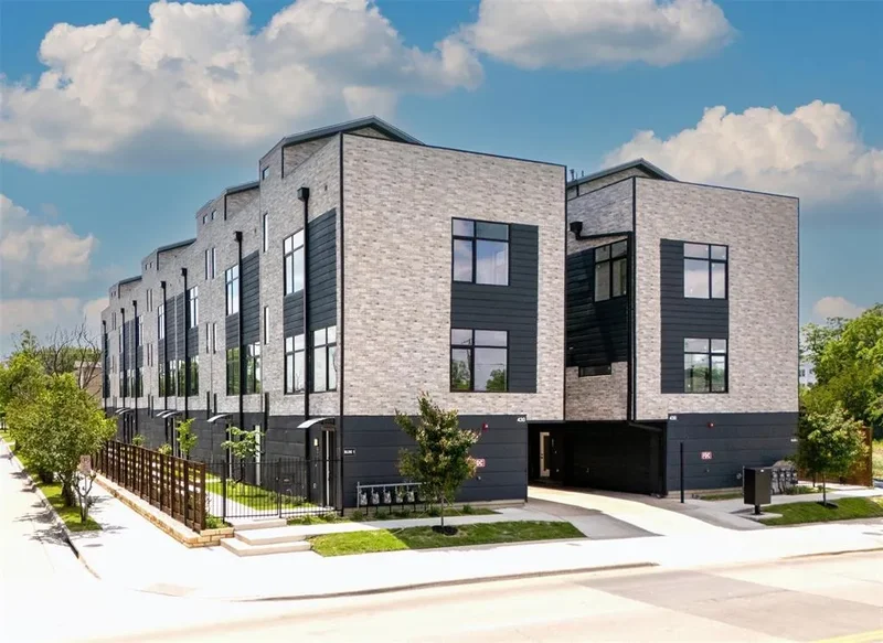 430 E 8th, Dallas, Texas, United States. - Photo 3
