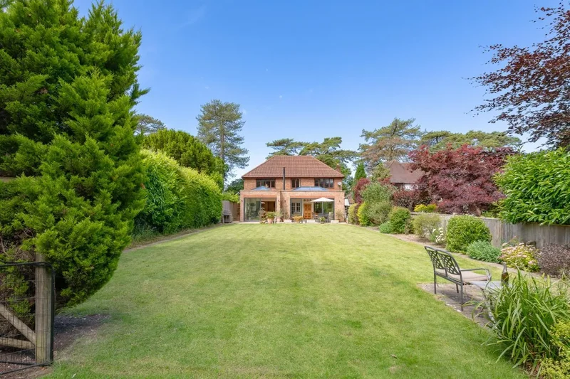 Whyteleafe Road, Caterham, England, United Kingdom. - Photo 13