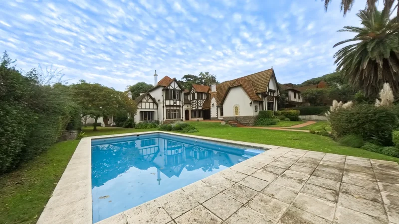Exclusive and Sophisticated Residence in Olivos, Buenos Aires, B 1636, Olivos, Buenos Aires Province, Argentina. - Photo 38