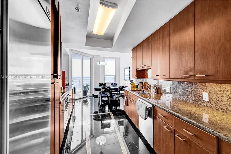 808 E Brickell Key Dr 2104, Miami, Florida, United States. - Photo 11