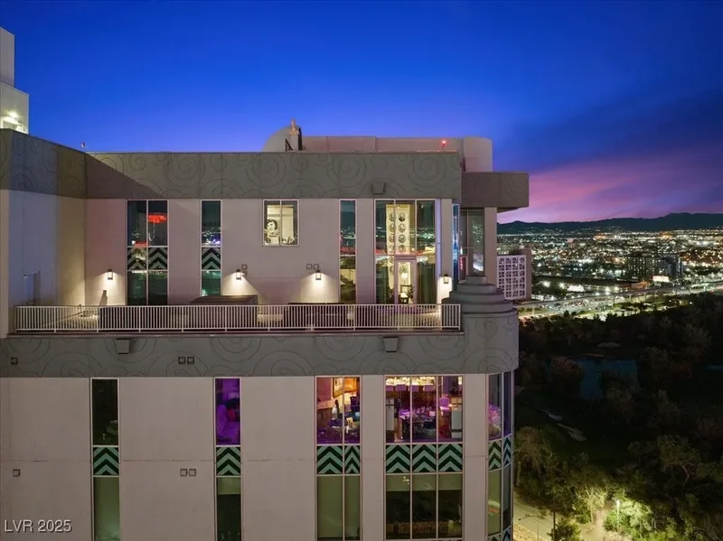360 E Desert Inn Road 1903, Las Vegas, Nevada, United States. - Photo 3
