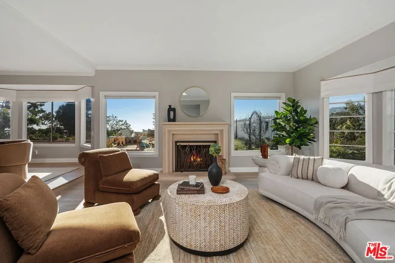 23255 W Paloma Blanca Drive, Malibu, California, United States. - Photo 3