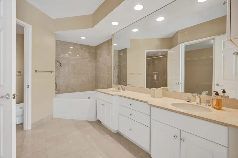 3370 Hidden Bay Dr, Aventura, Fl, 33180