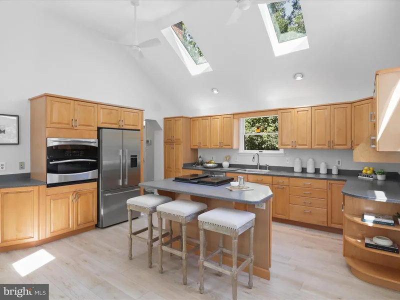 2323 N Burlington Street, Arlington, VA 22207, Arlington, Virginia, United States. - Photo 16