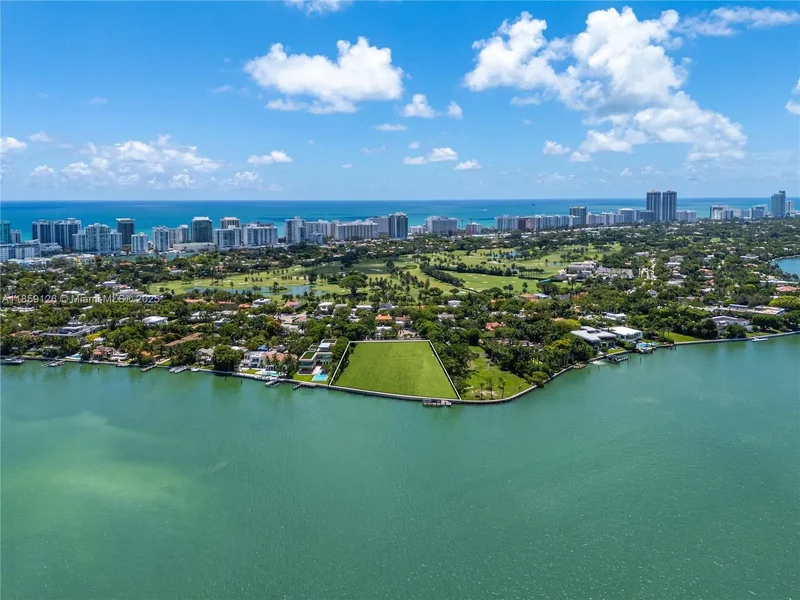 5940 N Bay Rd, Miami Beach, Florida, United States. - Photo 10