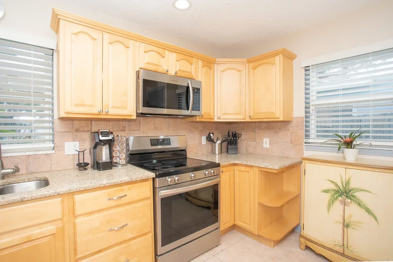5914 Tangerine Avenue S, Gulfport, FL 33707, St. Petersburg, Florida, United States. - Photo 22