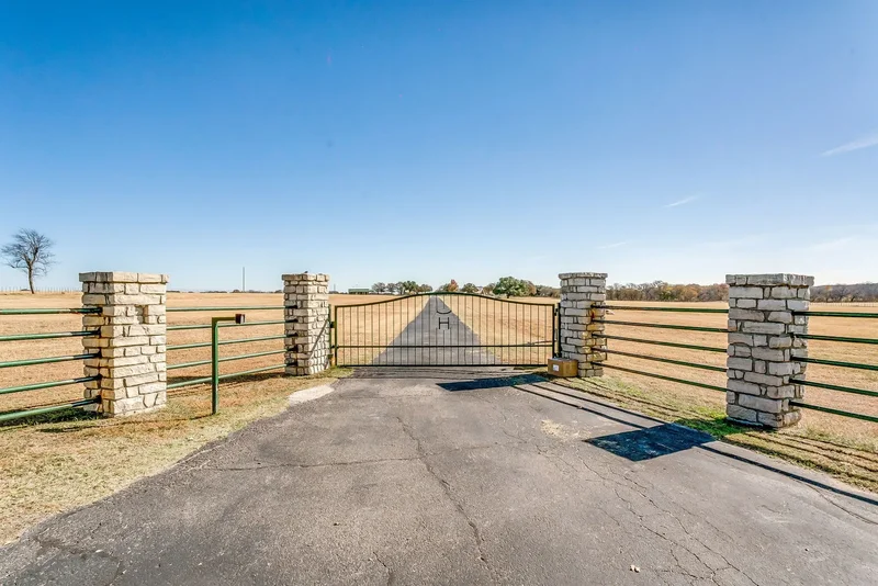 24860 N US Highway 281, Stephenville, TX 76401, Stephenville, Texas, United States. - Photo 3