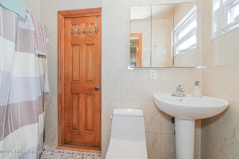 197 Slater Boulevard, New York, New York, United States. - Photo 30