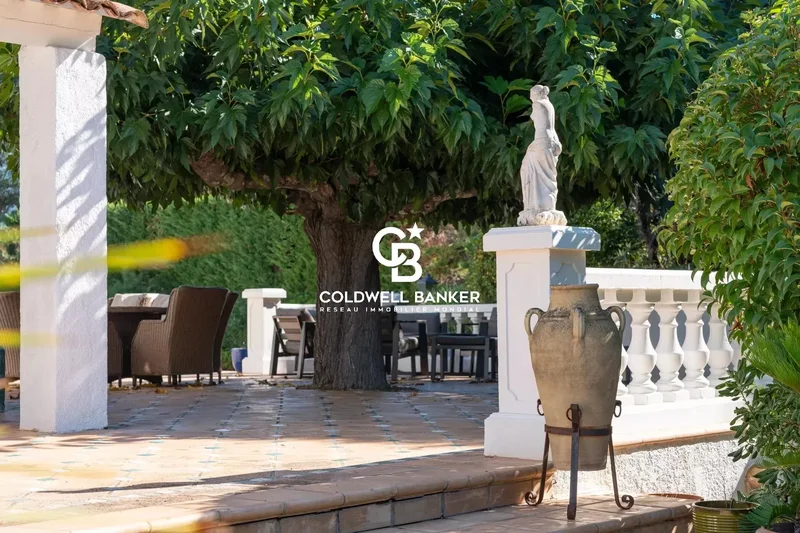 Grimaud, Provence-Alpes-Côte d'Azur, France. - Photo 6