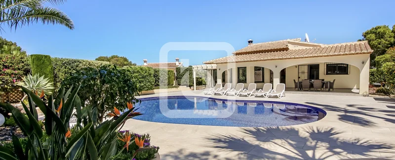 A Stunning South Facing Villa Within Walking Distance to Amenities