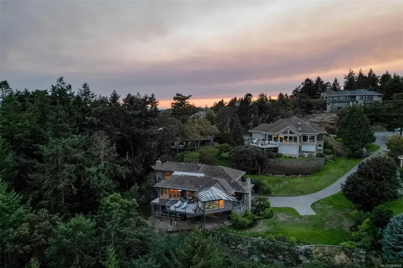 2807 Arbutus Rd, Saanich, British Columbia, Canada. - Photo 84