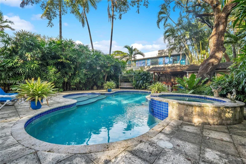 2490 Abaco Ave, Miami, FL, 33133, USA, Miami, Florida, United States. - Photo 15