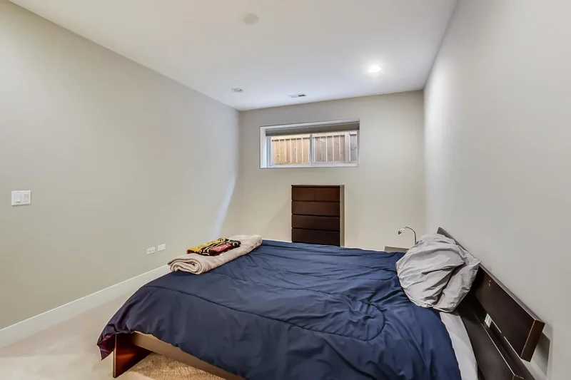 6555 N Oxford Avenue, Chicago, Illinois, United States. - Photo 19