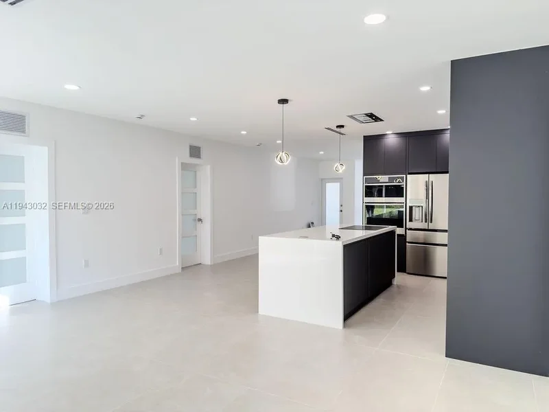 588 Palmetto Dr, Miami Springs, Florida, United States. - Photo 18