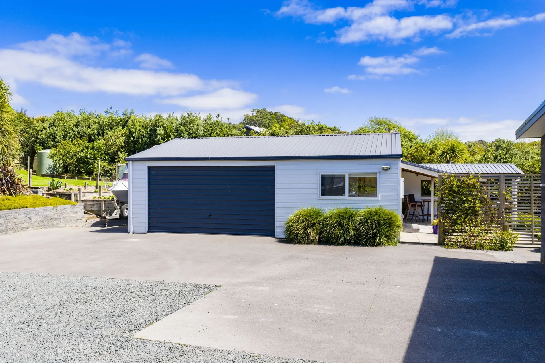 Exterior photo 6