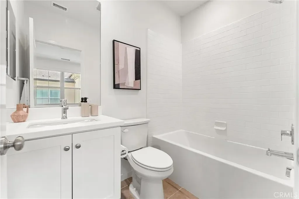 136 Newburry, Irvine, California, United States. - Photo 23