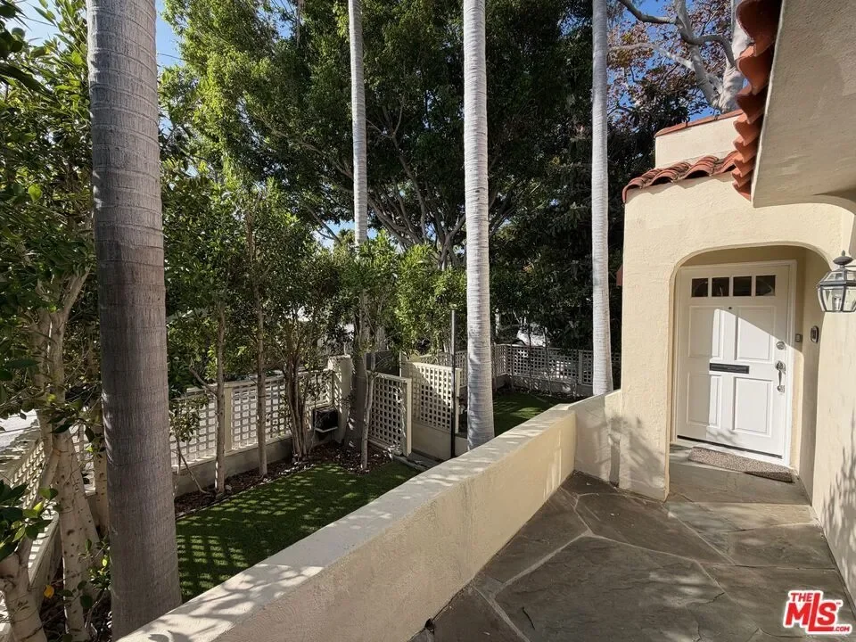 9037 Elevado Street, Los Angeles, California, United States. - Photo 34