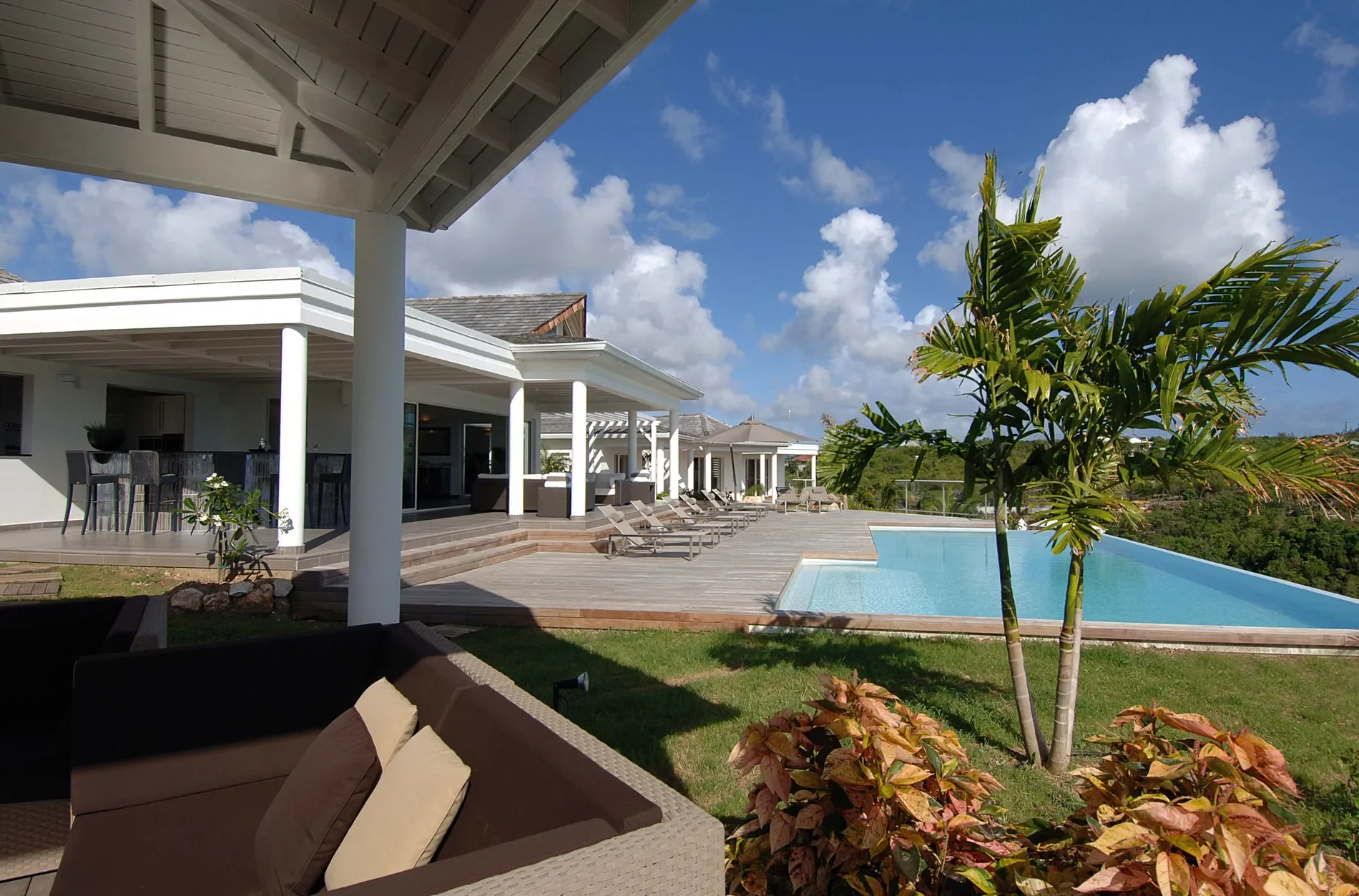 Exterior photo 10