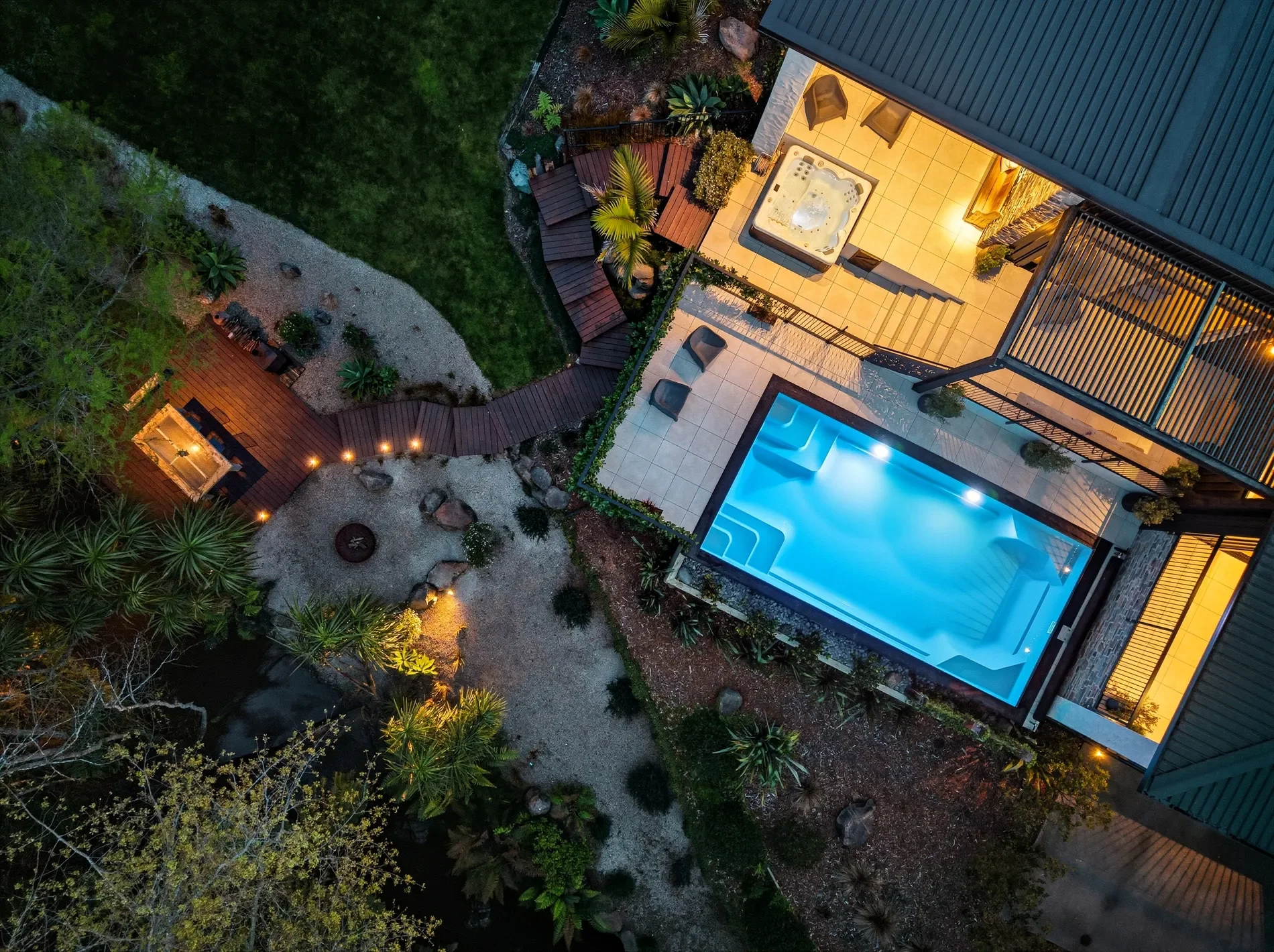 Exterior photo 9