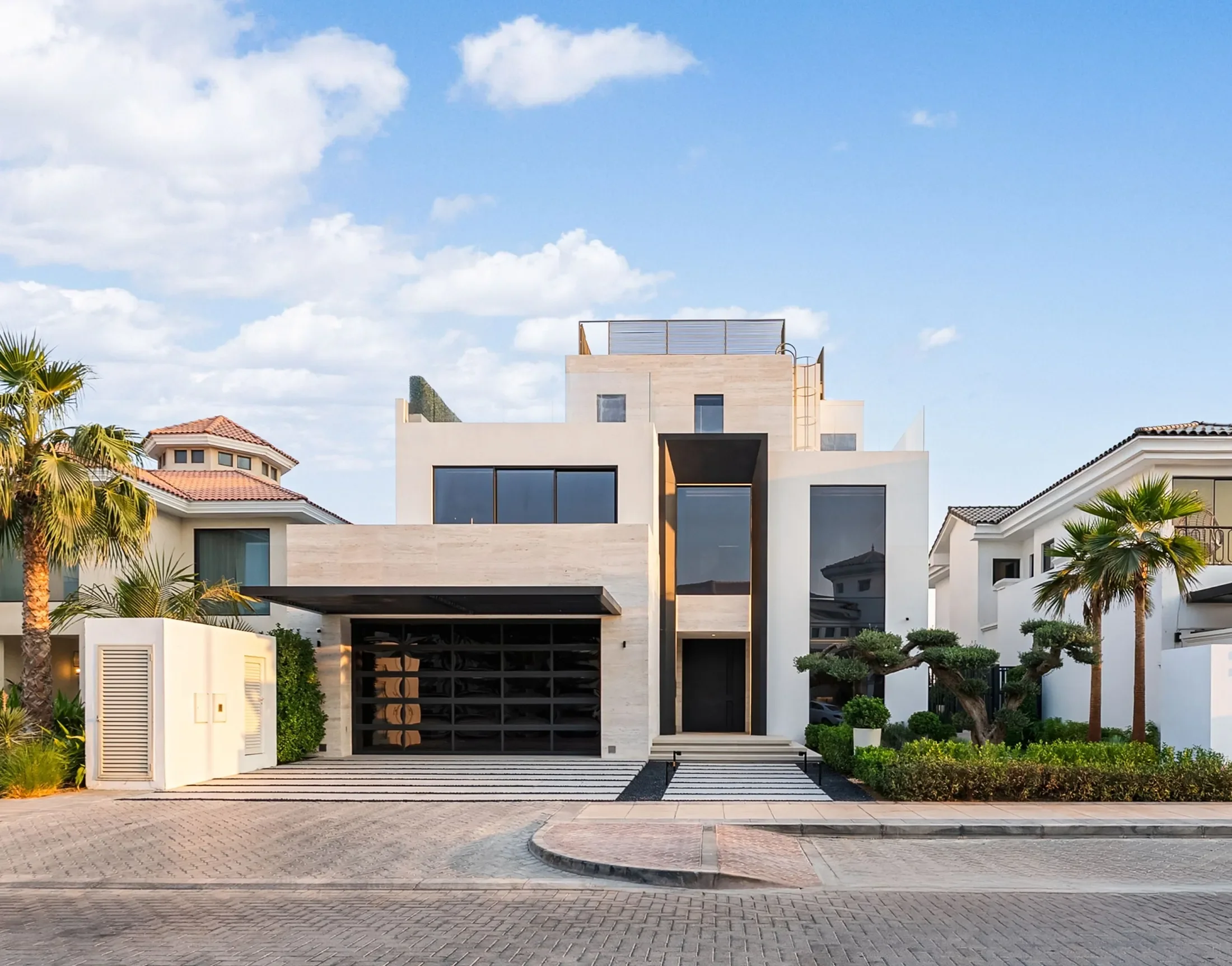 Exterior photo 2
