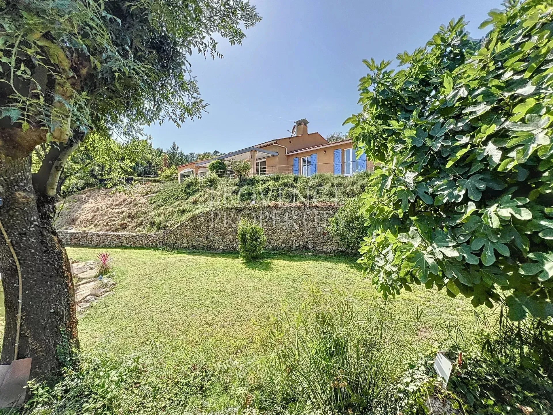 Exterior photo 2