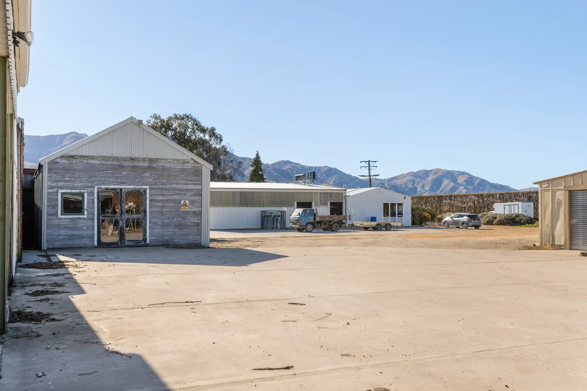 Exterior photo 3