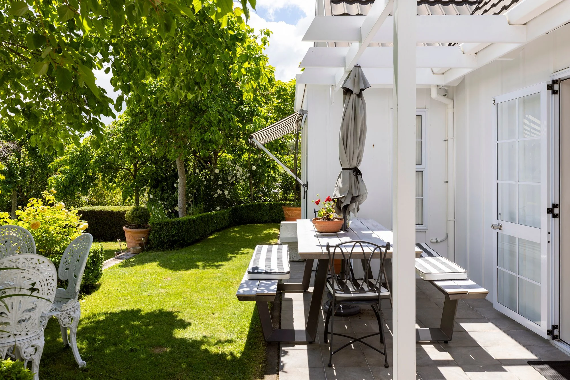 Exterior photo 9