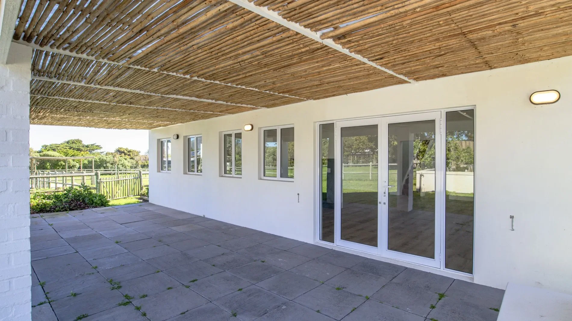 Exterior photo 10