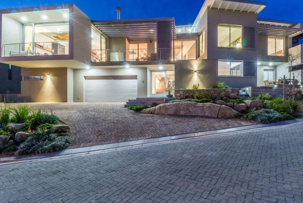 Exterior photo 6