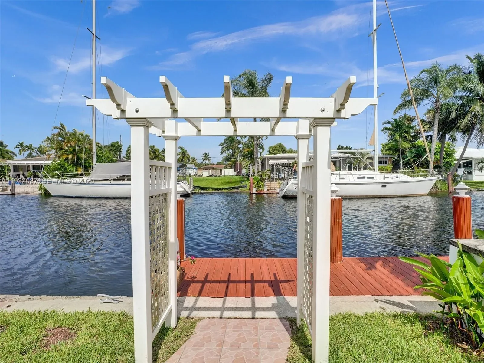 Exterior photo 7