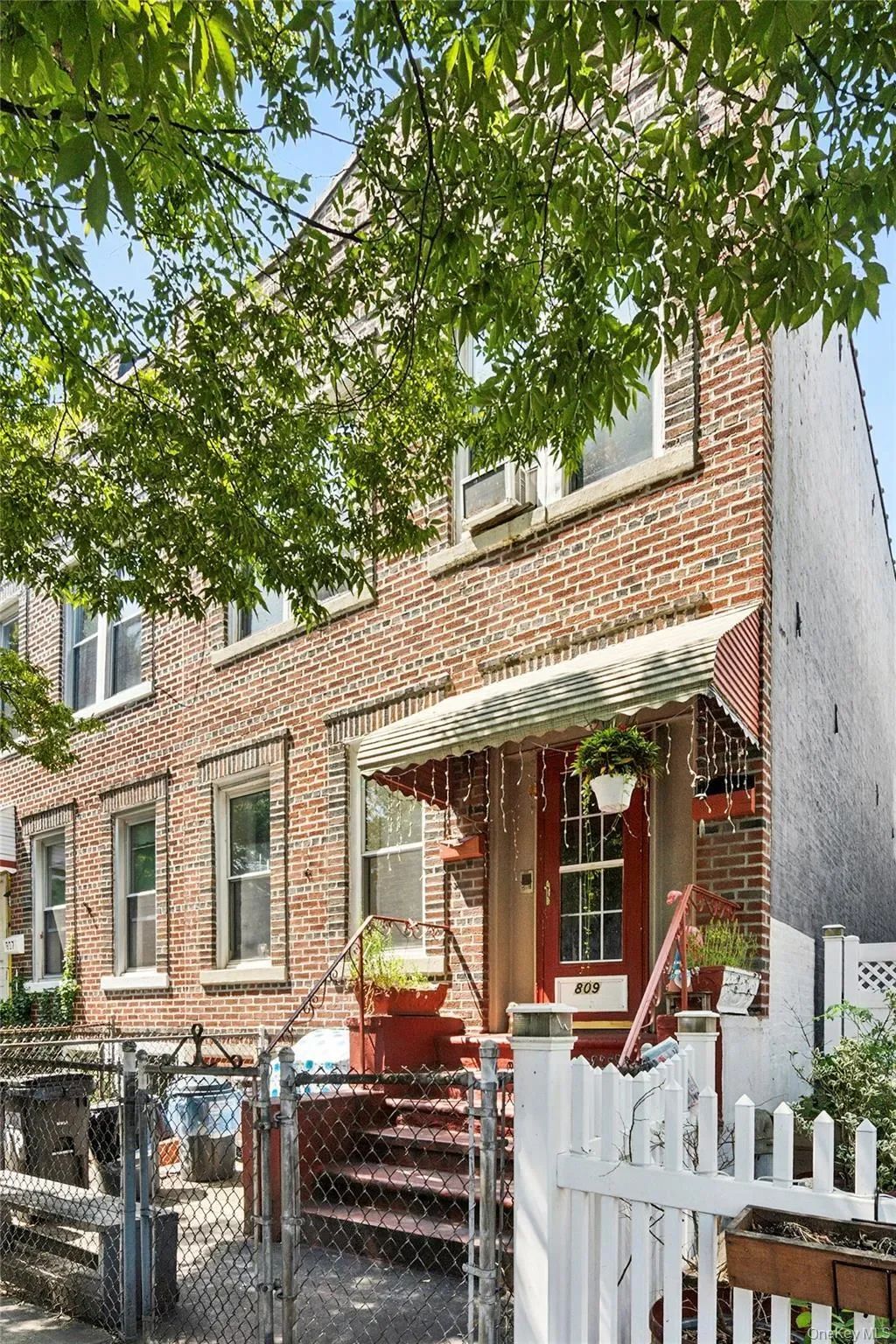 Exterior photo 3