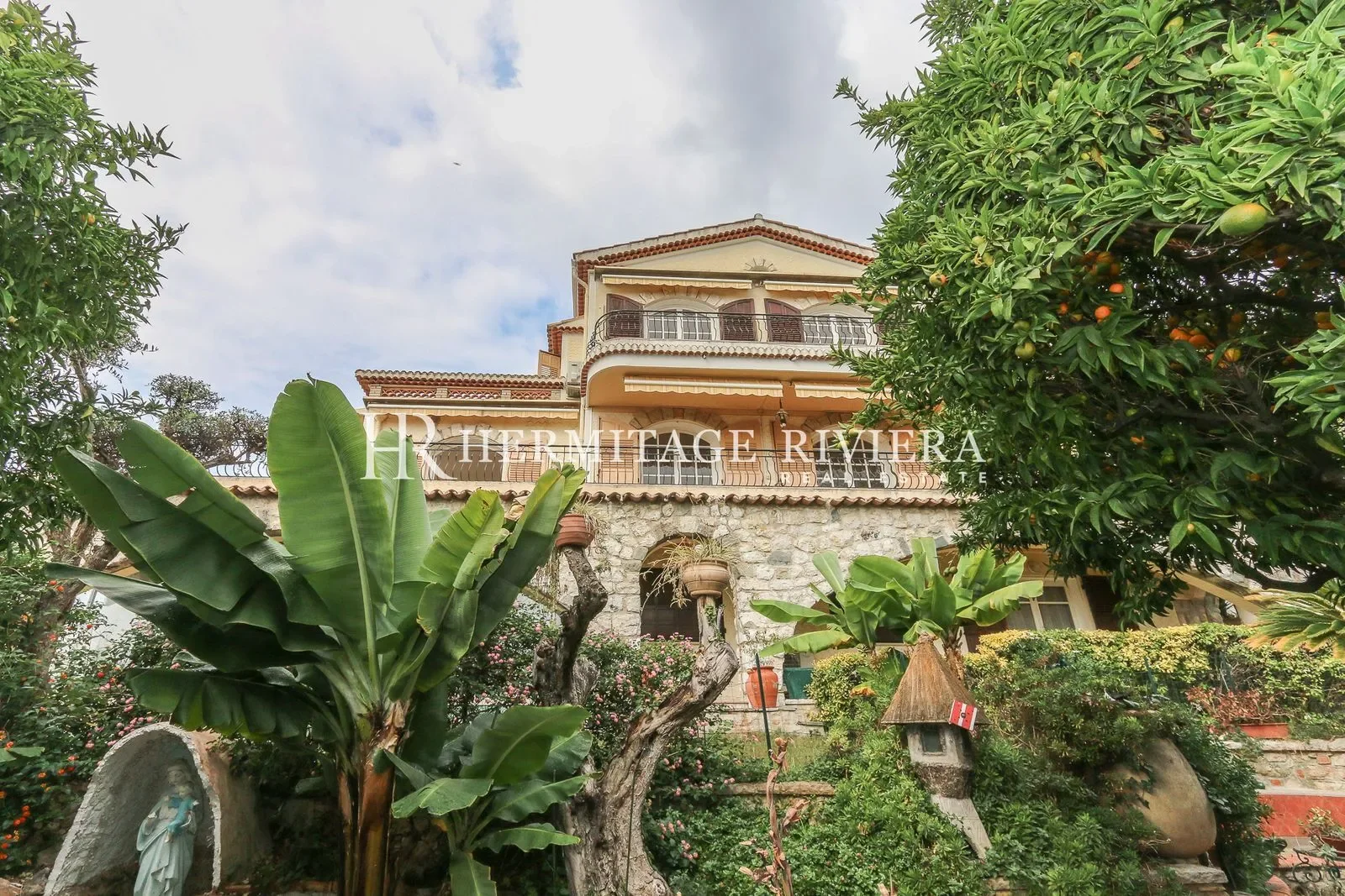 Exterior photo 4