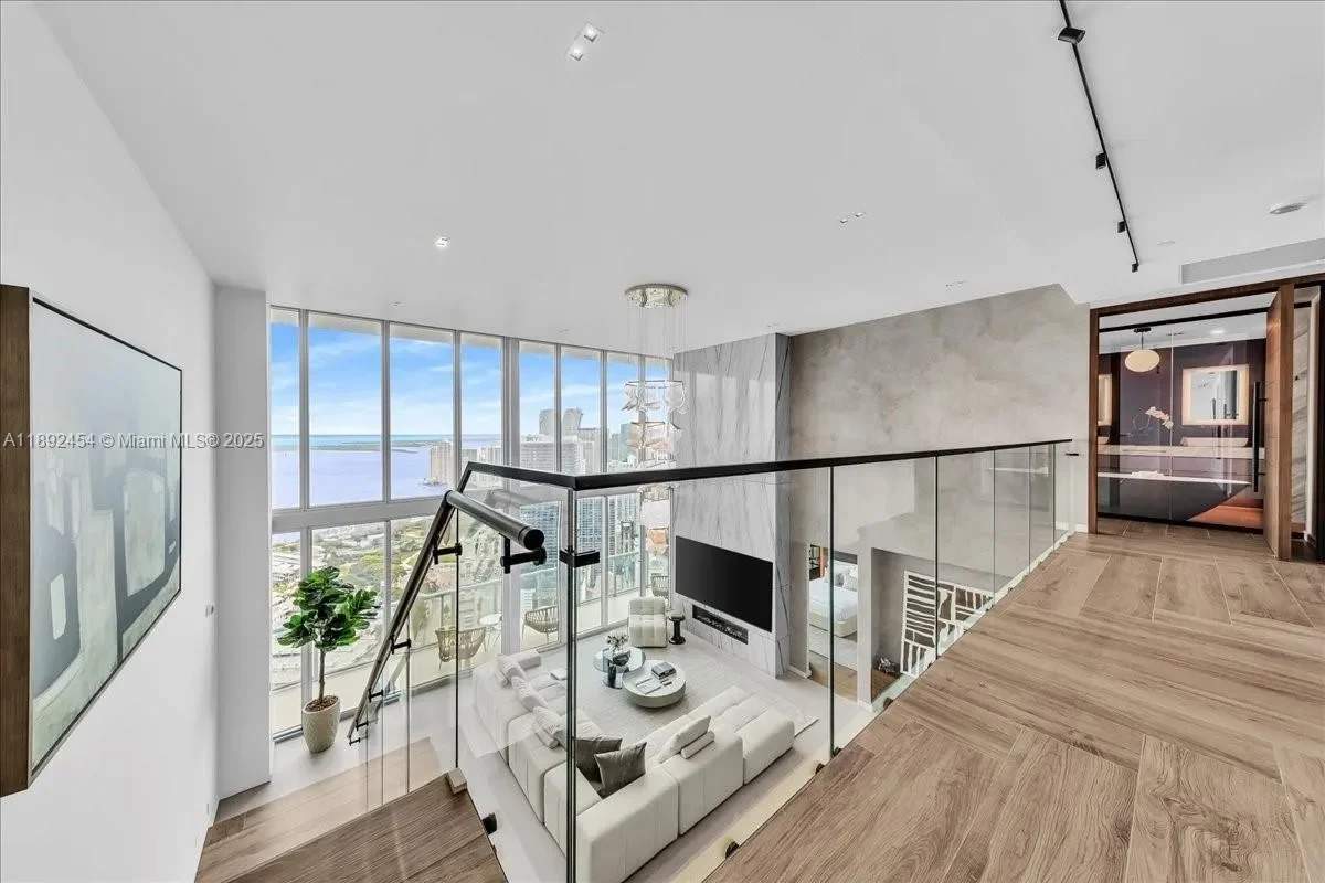 888 Biscayne Blvd #PH 5704, Miami, FL 33132, Miami, Florida, United States. - Photo 25