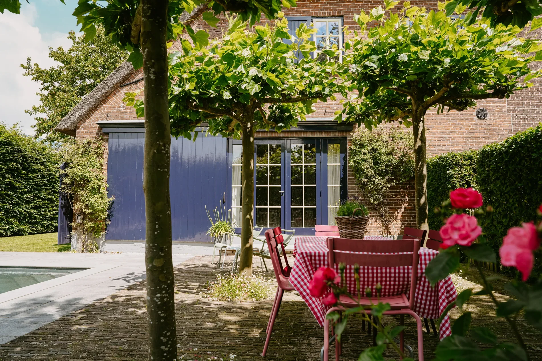 Exterior photo 6
