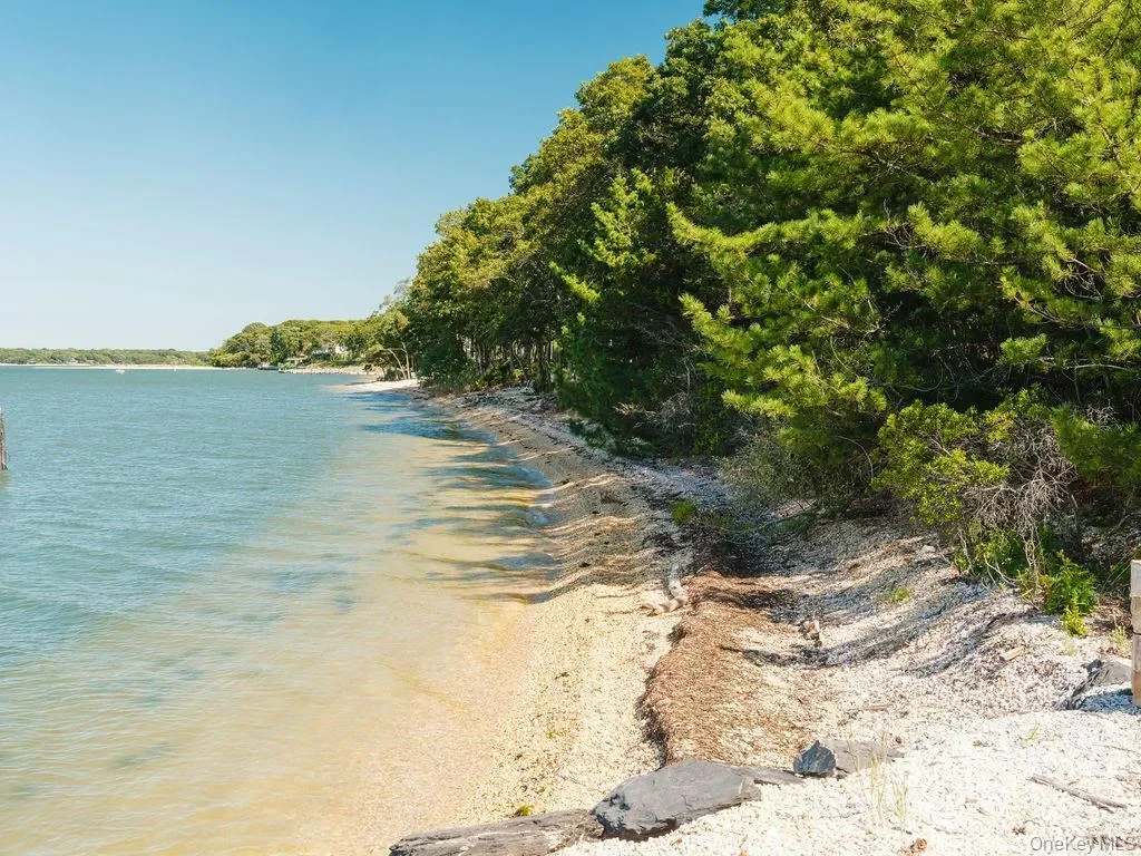 10947 N Bayview Road, Southold, New York, United States. - Photo 14