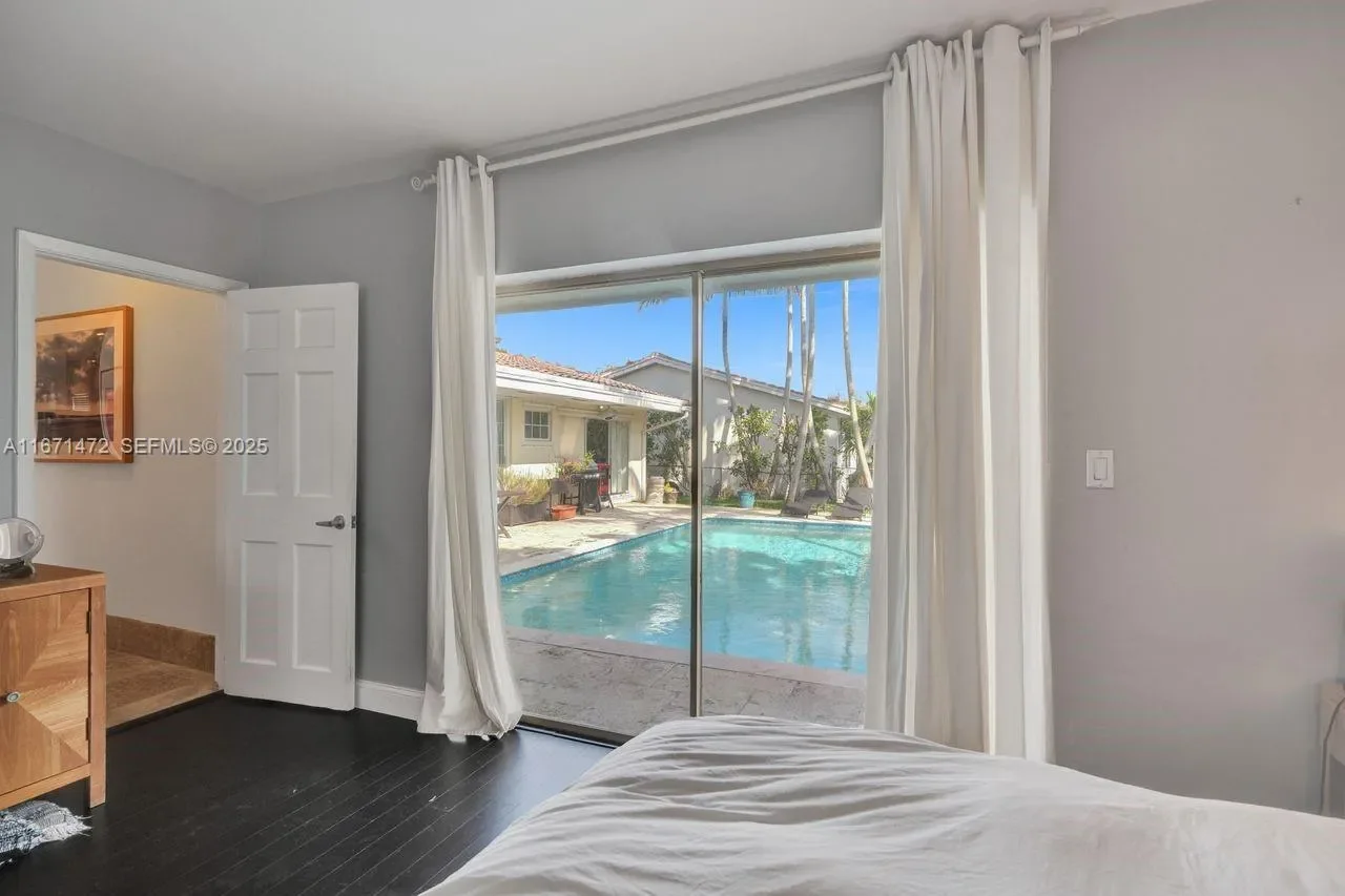 430 Miller Rd, Coral Gables, Florida, United States. - Photo 10