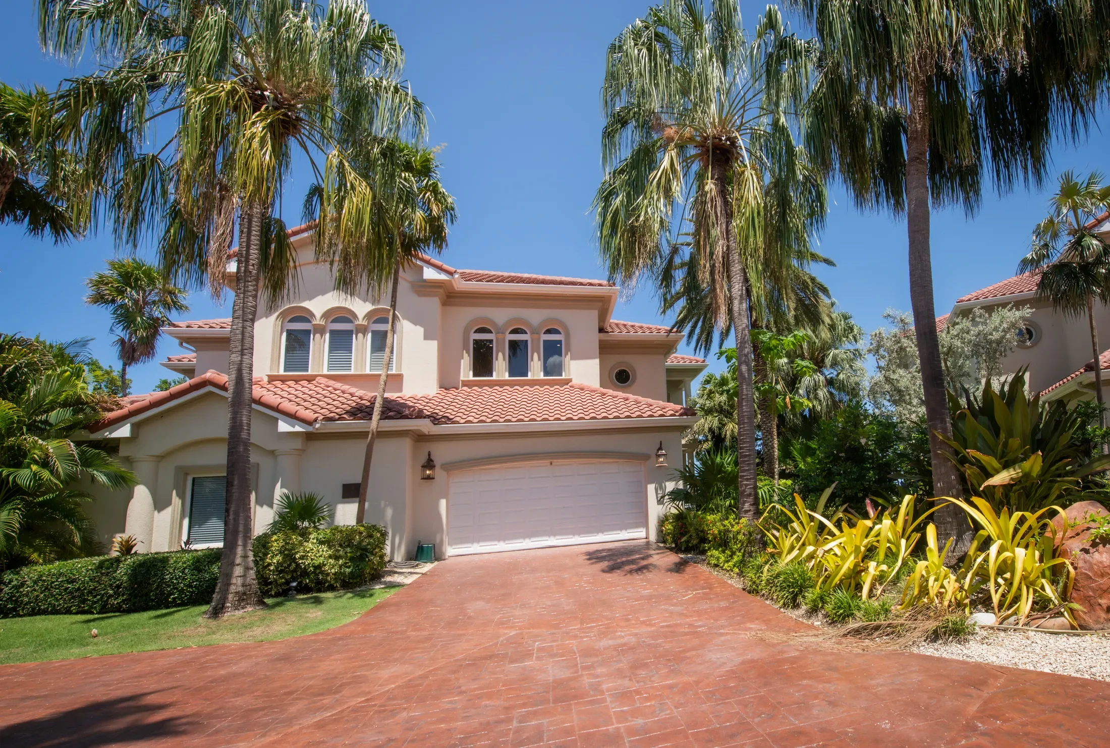 Exterior photo 3