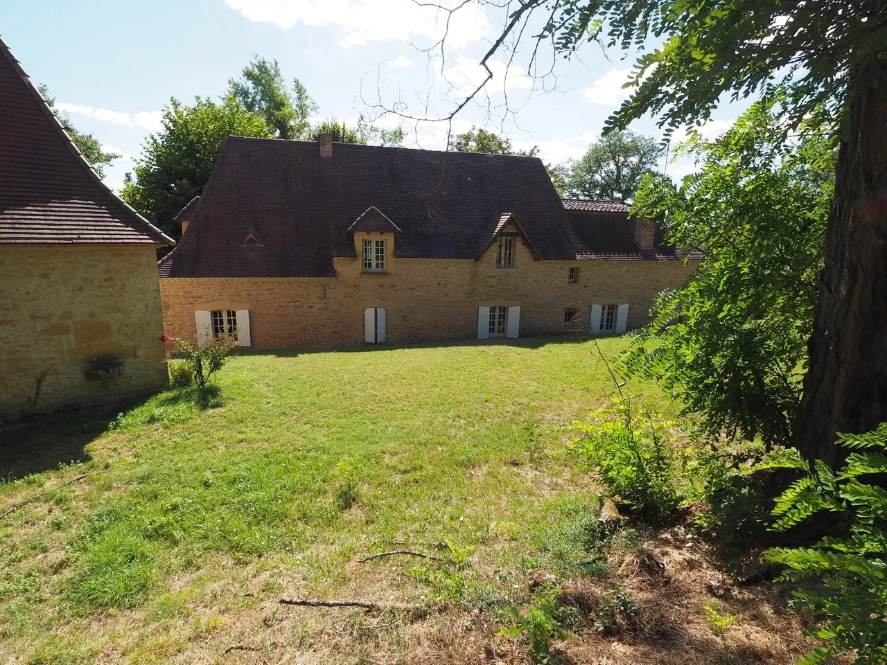 Exterior photo 3