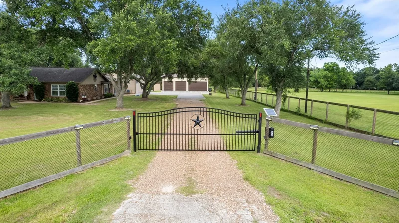 3911 N Elm Road, Dickinson, Texas, United States. - Photo 44