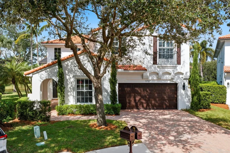 Single Family Residence in Palm Beach Gardens