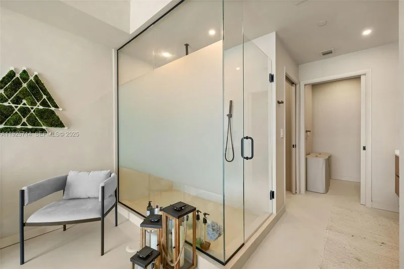 2020 N Bayshore Dr 810, Miami, Florida, United States. - Photo 20