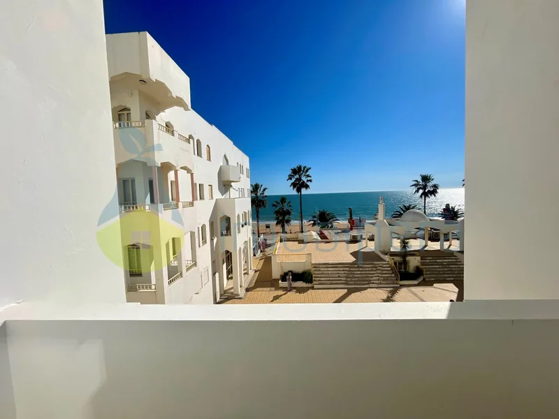 2 bedroom flat sea view on the boardwalk in Quarteira