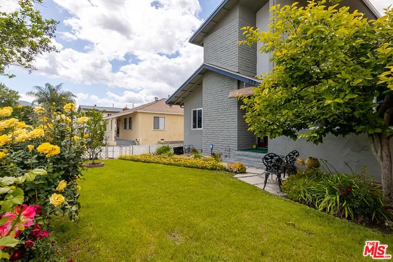 329 Thompson Avenue, Glendale, California, United States. - Photo 2